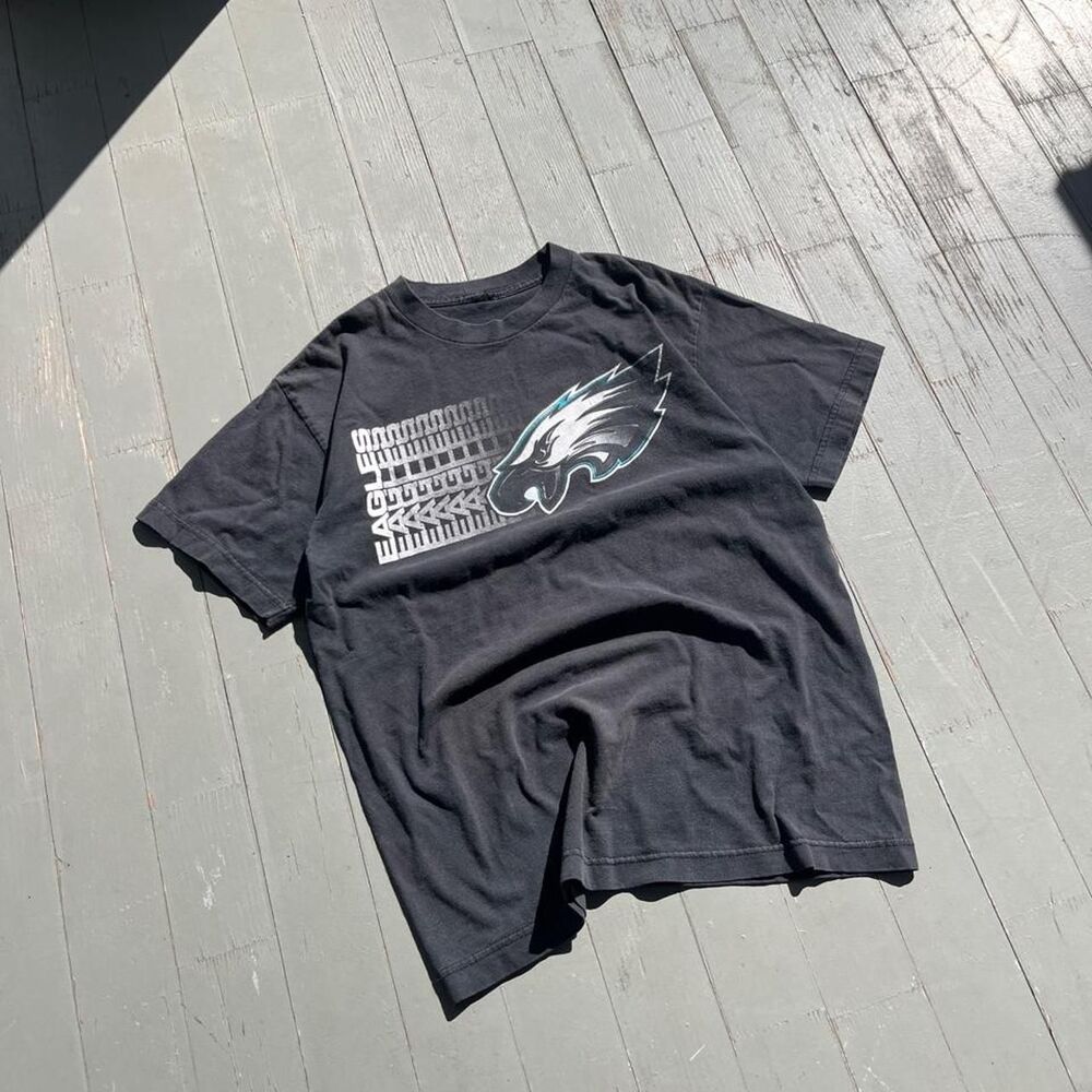Vintage Philadelphia Eagles NFL Football Graphic Tee Shirt